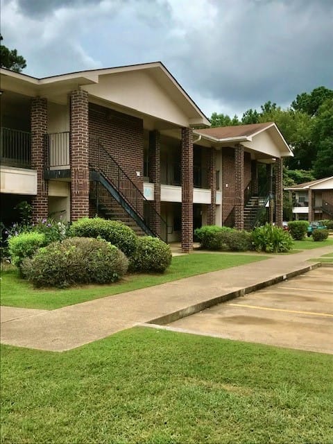 Crestview Apts