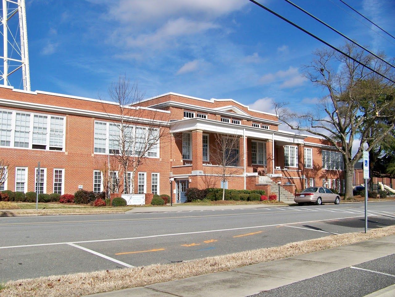 Dallas High School Apts