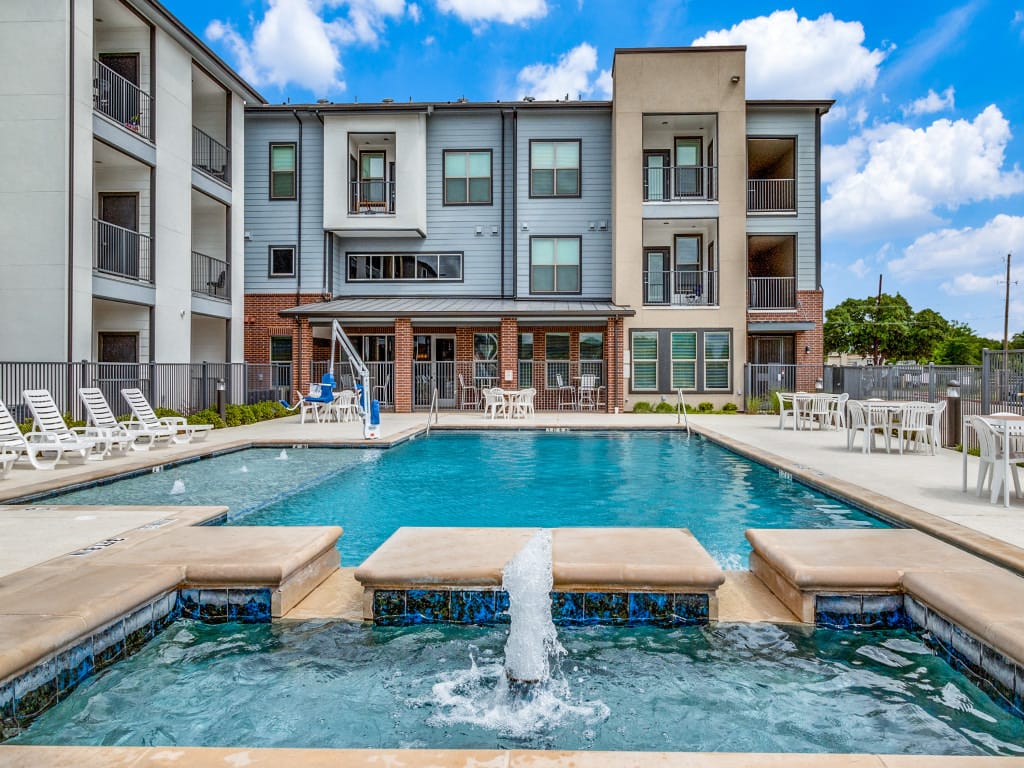 Dallas Stemmons Apartments