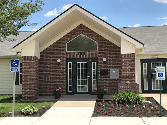 Deerfield Commons Apts