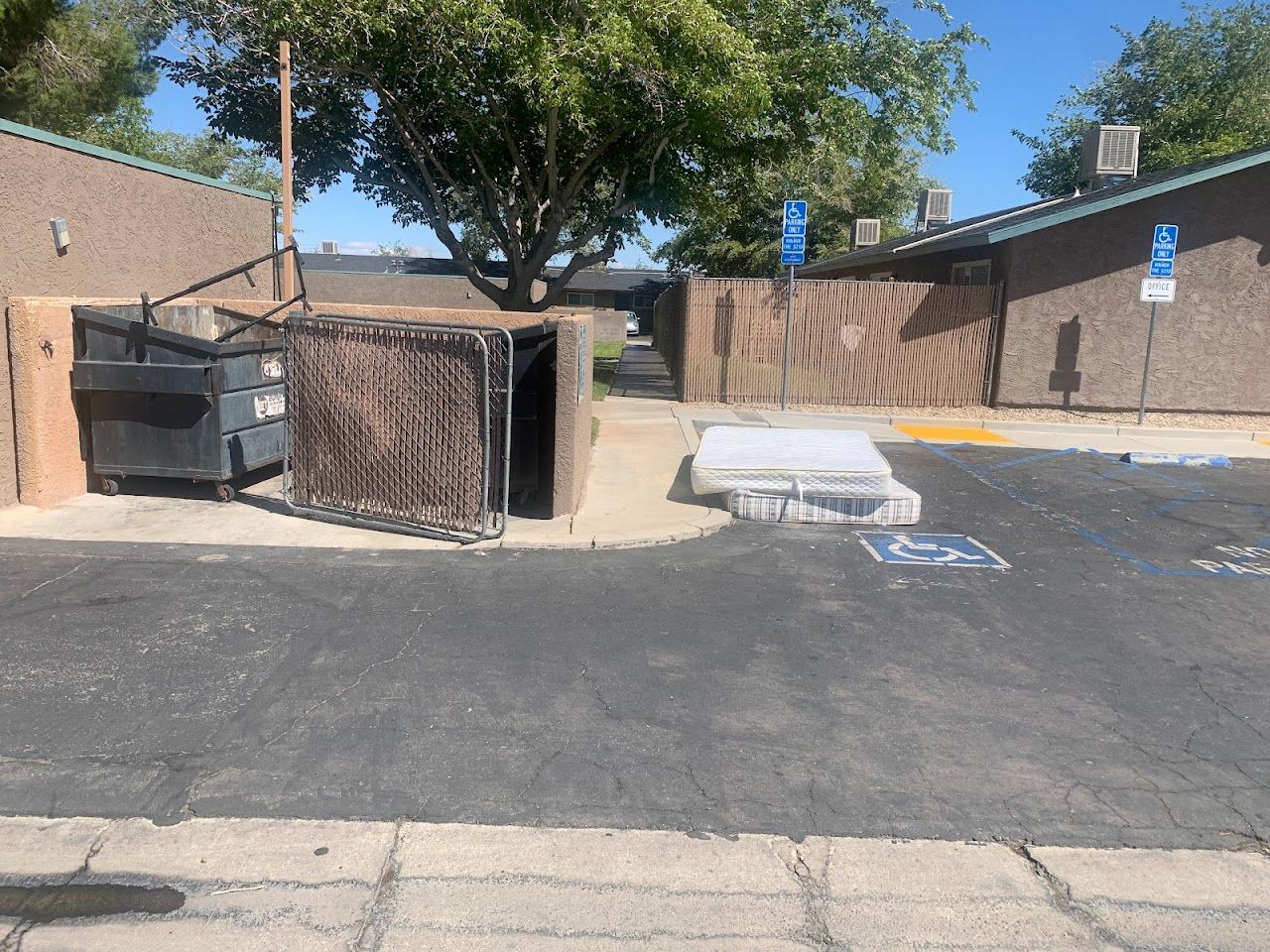 Desert View Apts