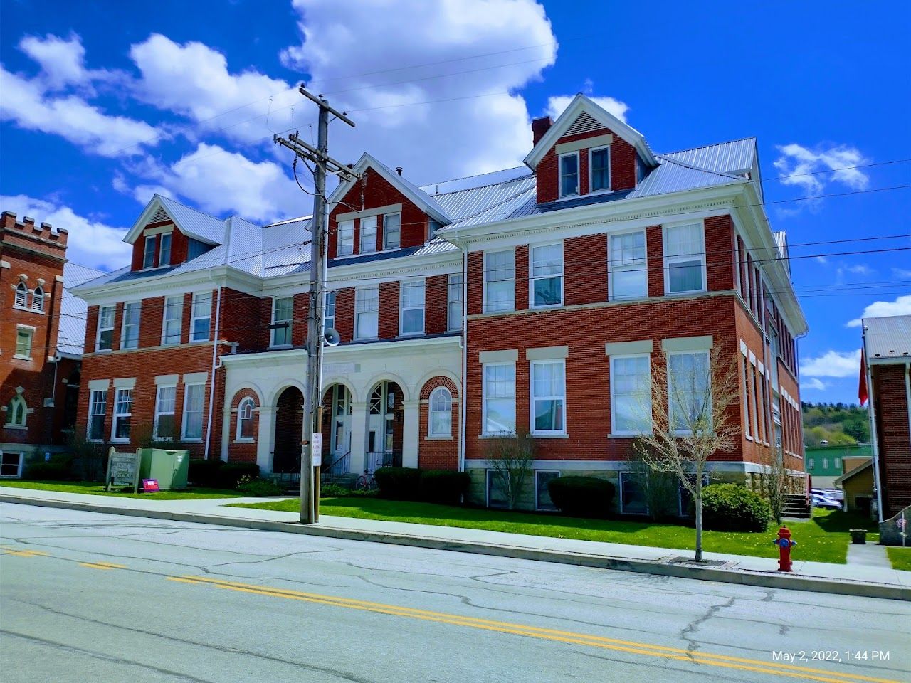 Di & Di Senior Apts
