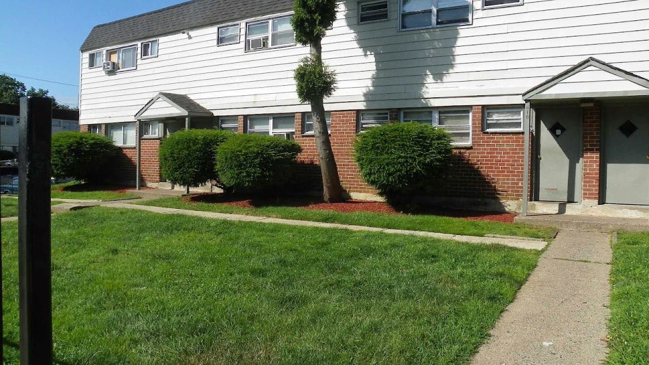 Dorian Court Apts