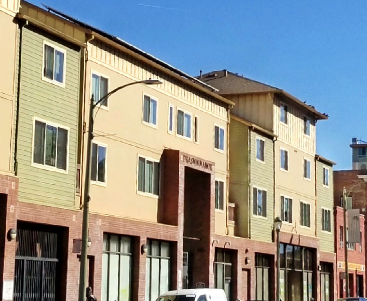 Drasnin Manor Apts