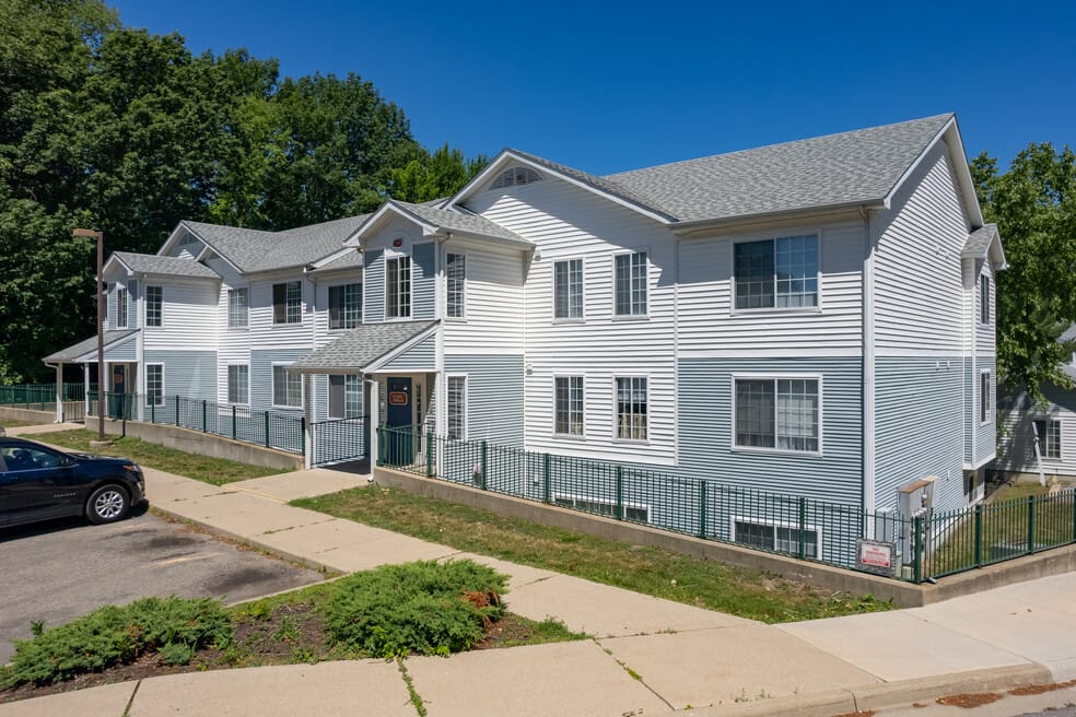 Eastbrook Apts