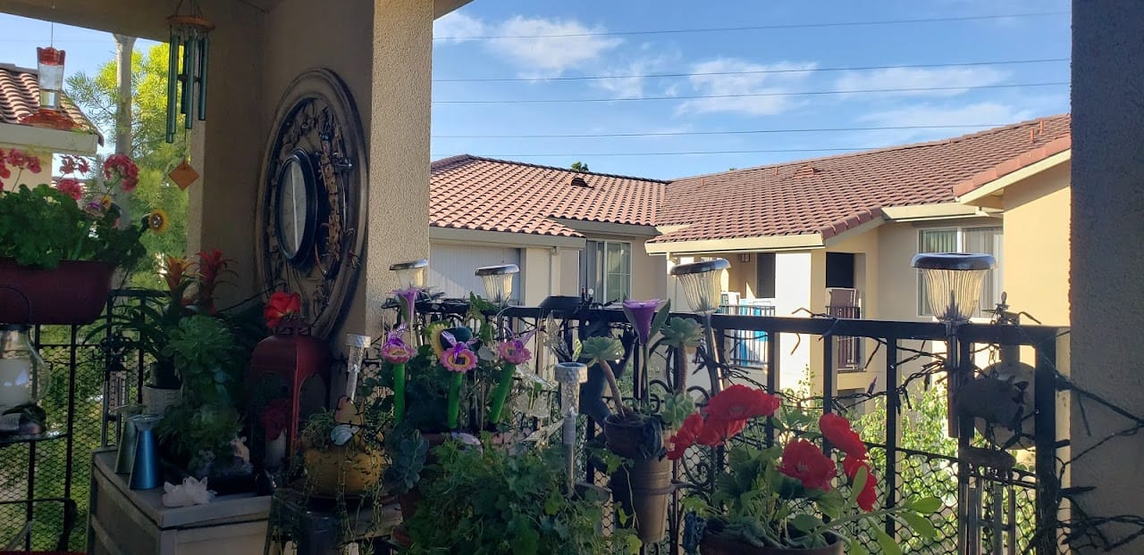 El Parador Senior Apts