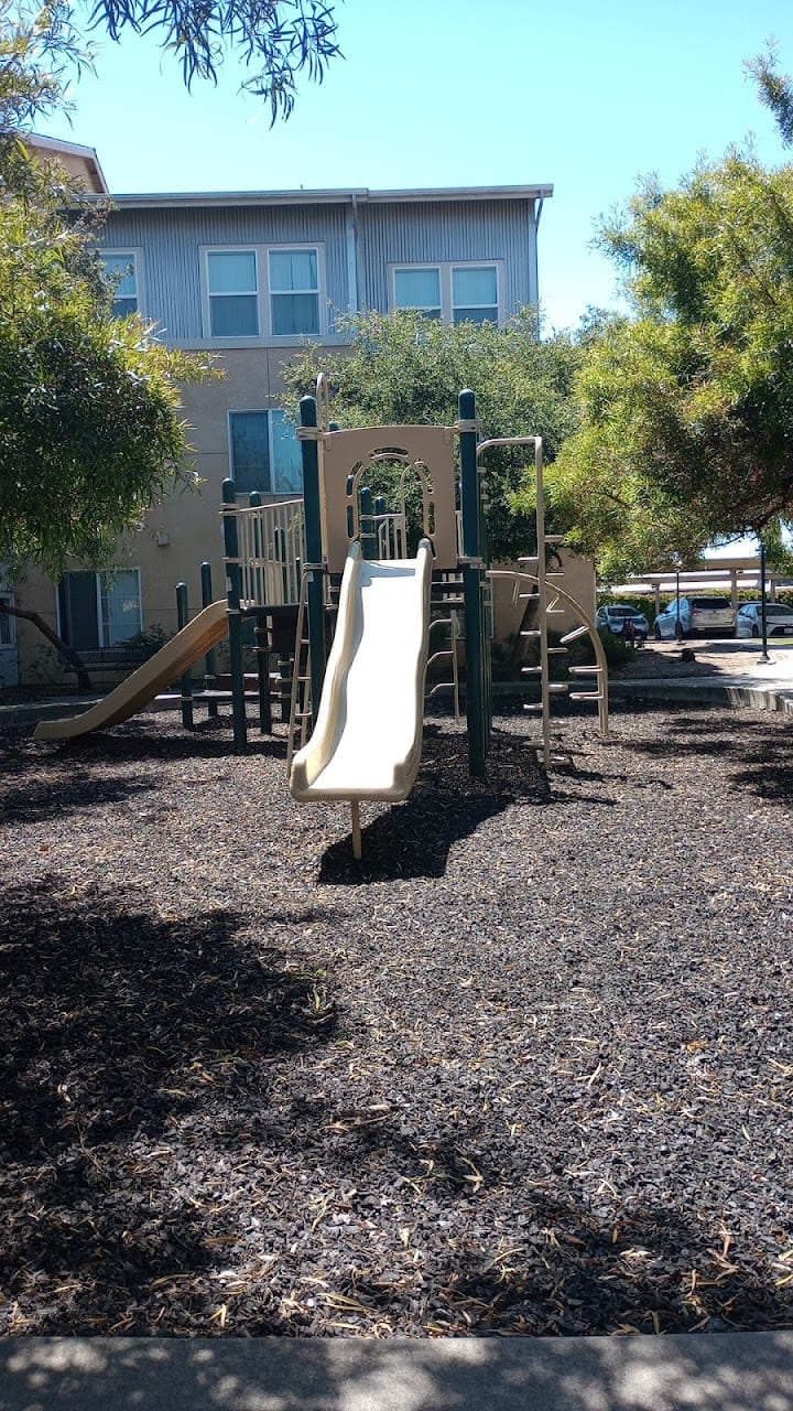 El Paseo Family Apts