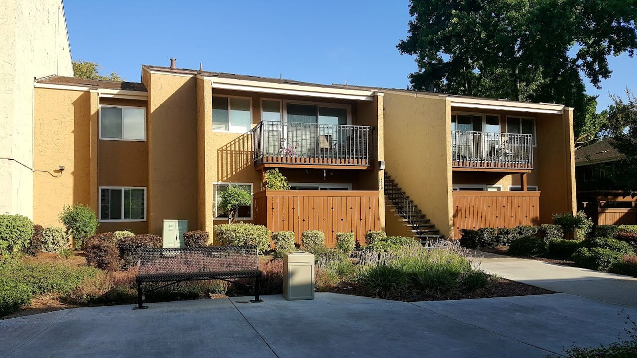 Elena Gardens Apts