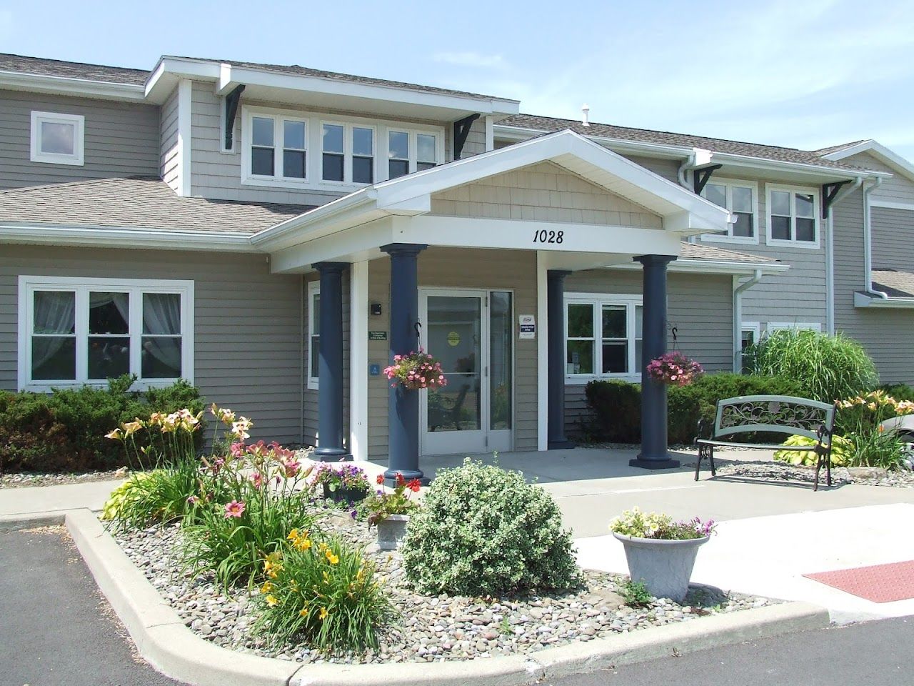 Ellis Hollow Apts