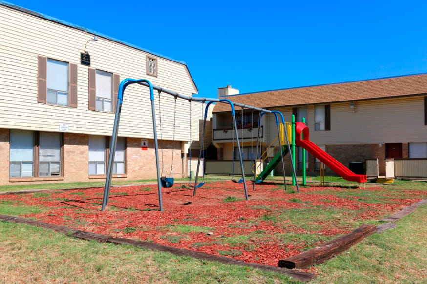 Estrada Apts