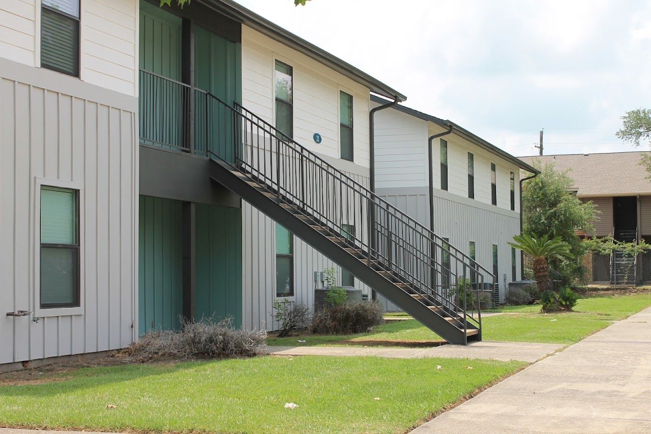 Fifth Avenue Apts