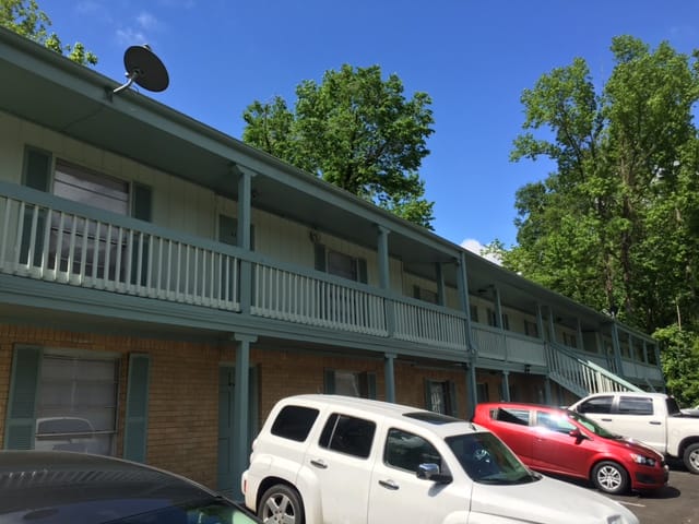 Forest Hills Apts