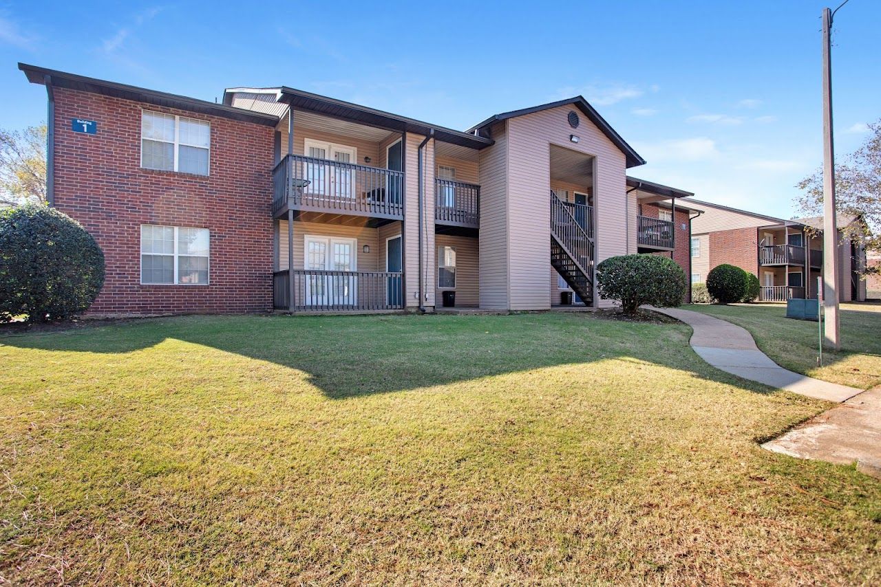Gateway Apts At Goodman Road