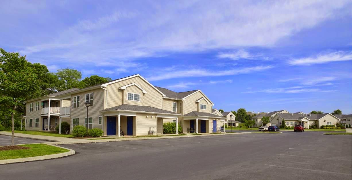 Geneva Greens Apts