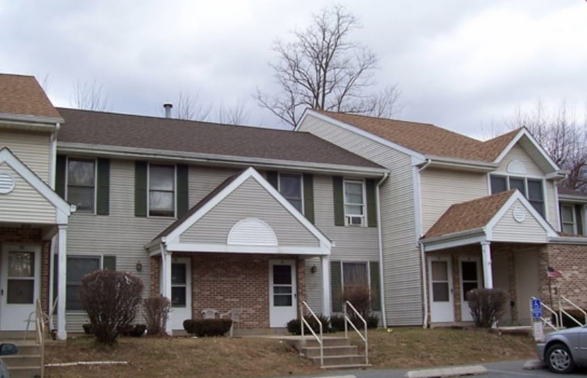 Glenbrook Apts