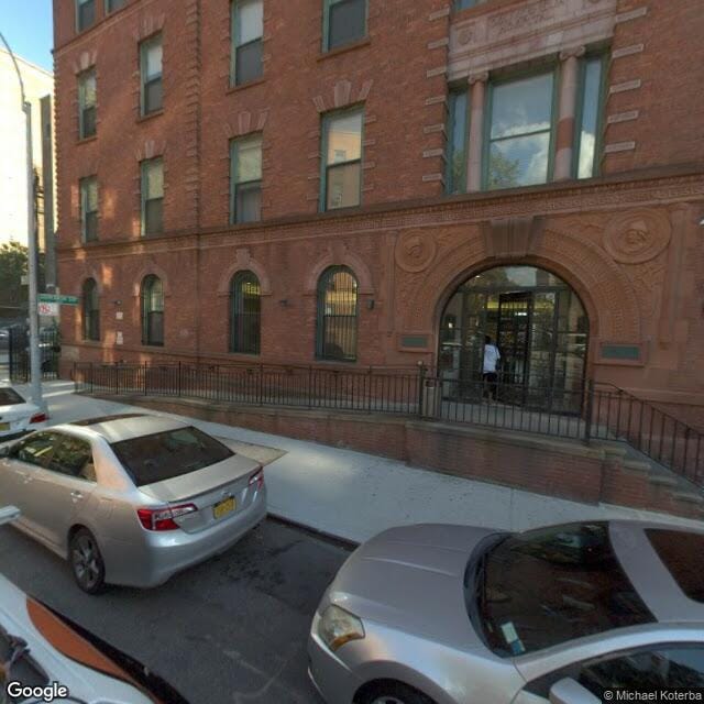 Gouverneur Court