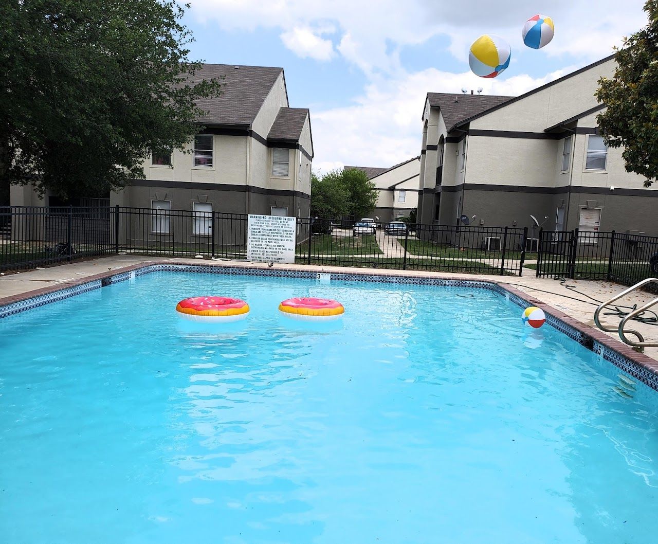Granada Apts