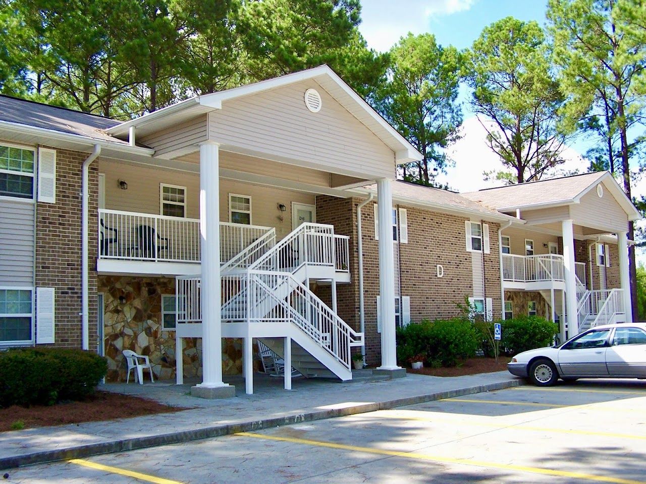 Greembriar Apartments