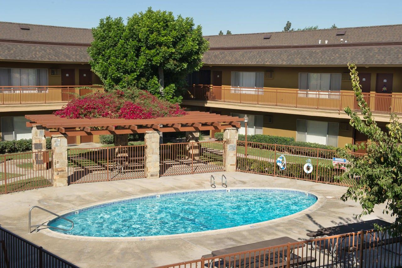 Hampton Square Apts