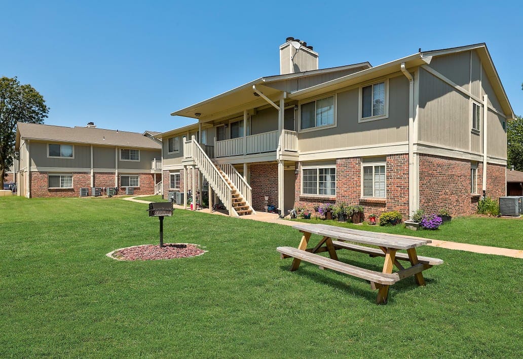 Hearth Hollow Apts