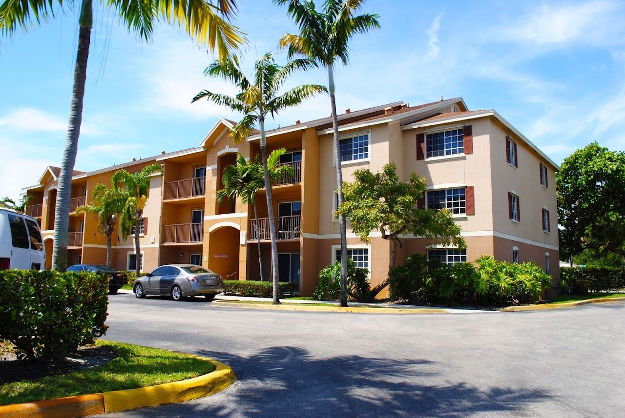 Hibiscus Pointe