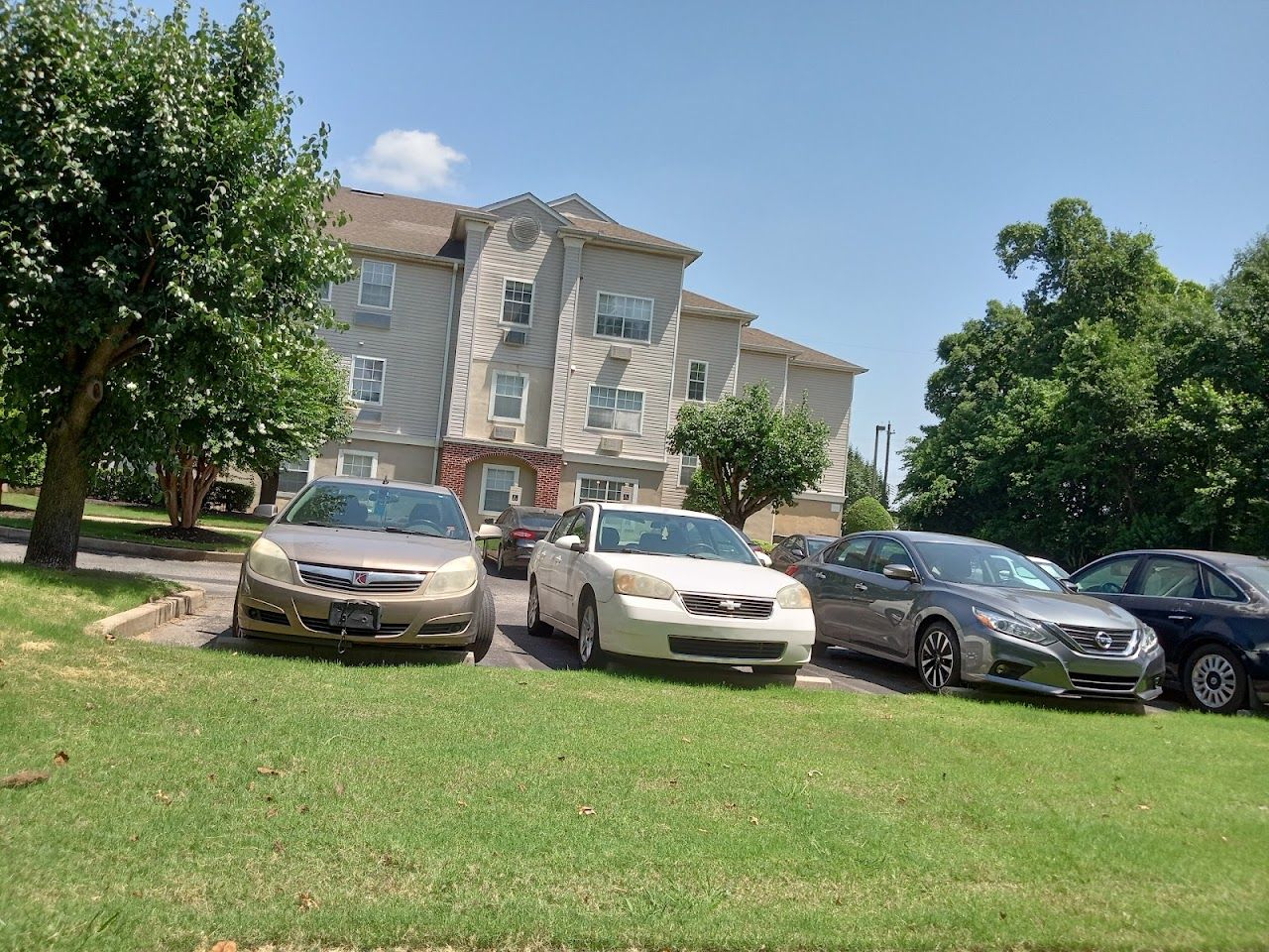 Hickory Hollow Senior Apts
