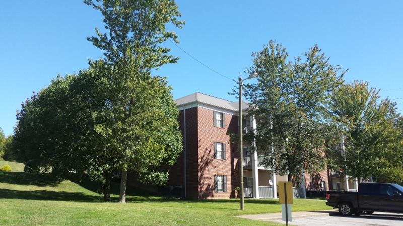 Hickory Manor Apts