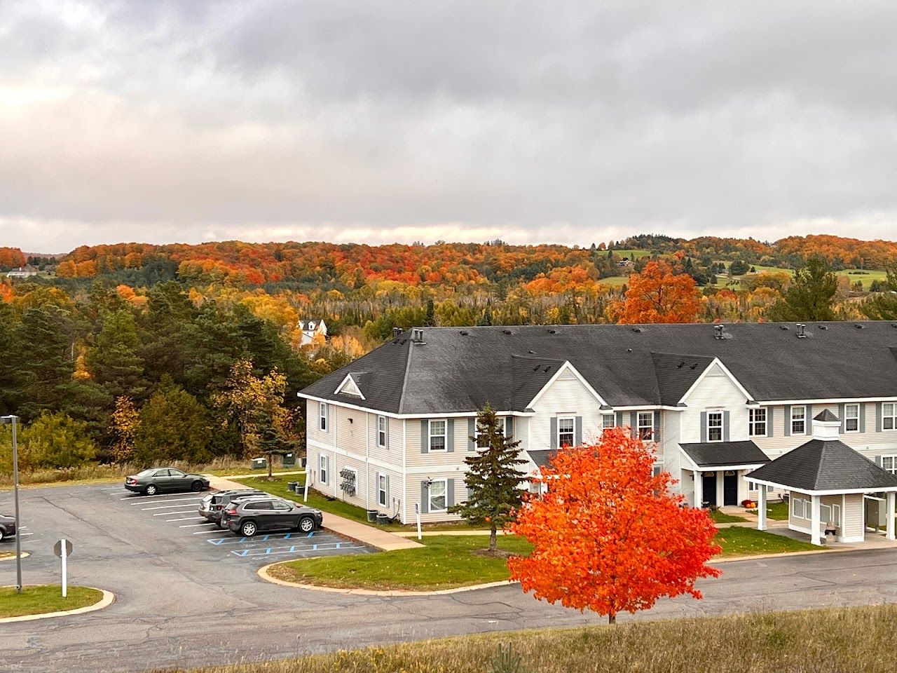 Hillside Club Apts