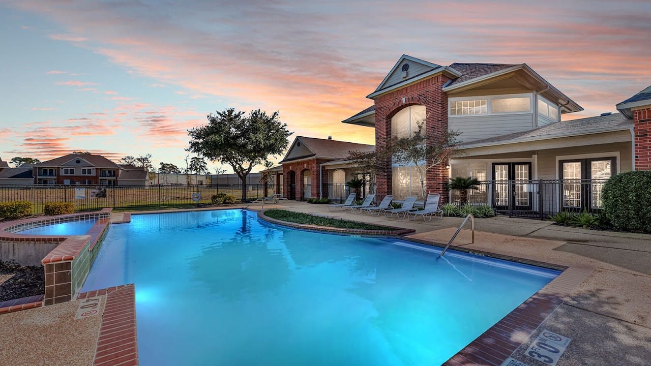 Hollow Creek Apts