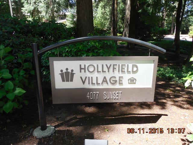 Hollyfield Village Apts