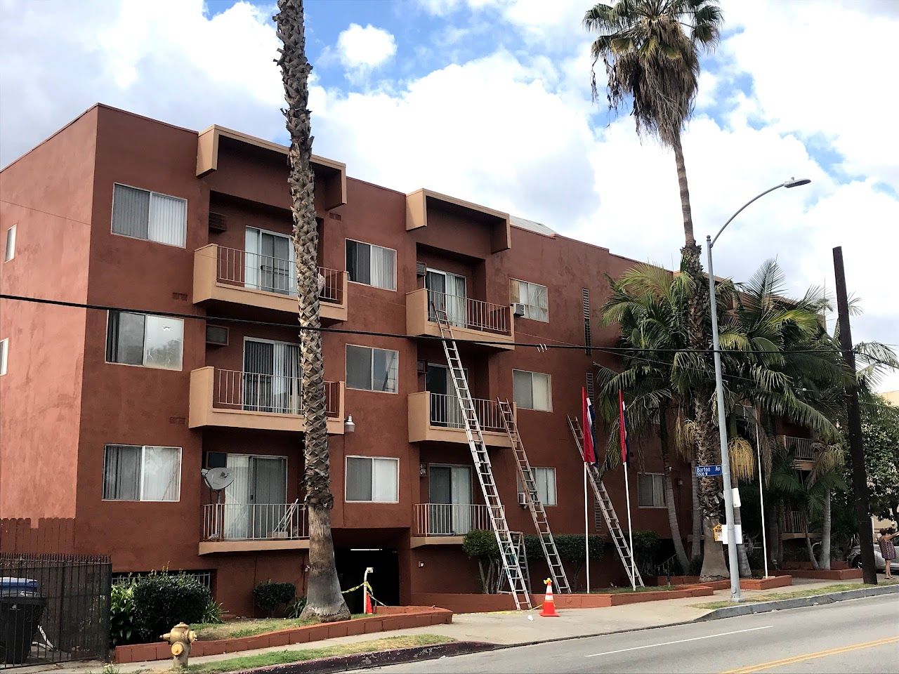 Hollywoodland Apts