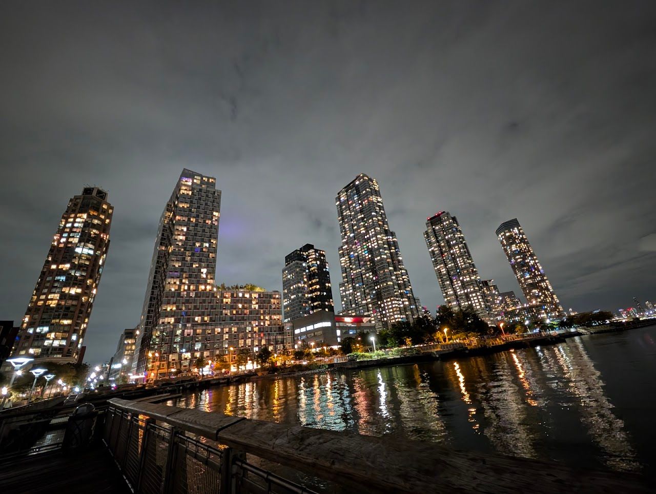 Hunter'S Point South Apartments    South Tower