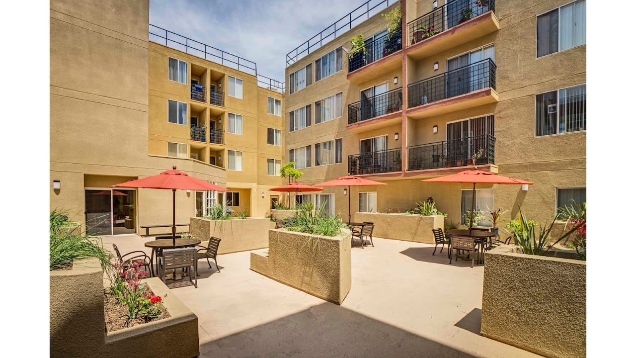 Huntington Plaza Apts