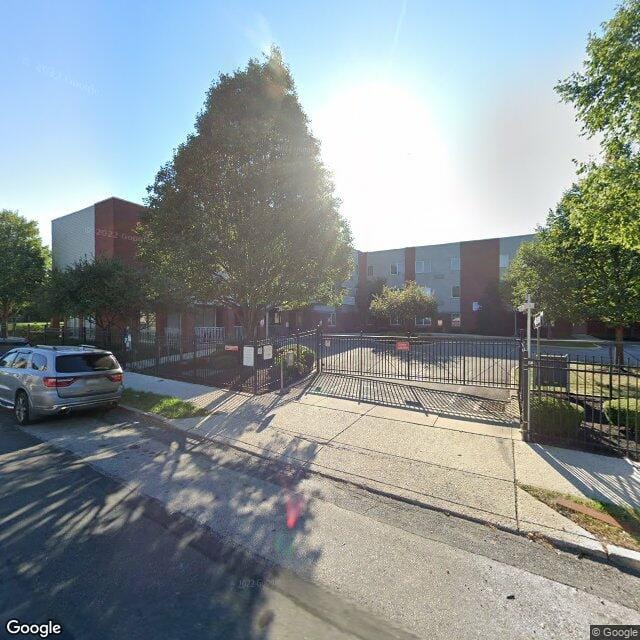 Inglis Apts At Elmwood
