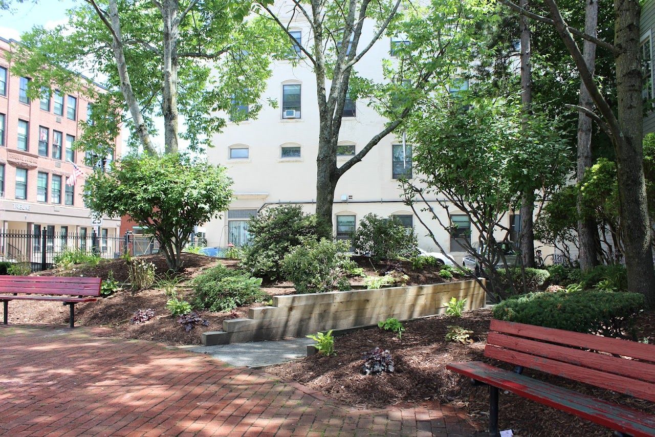 Irving Square Apts