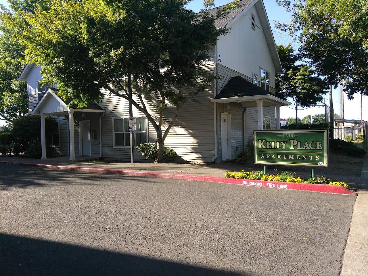 Kelly Place Apts