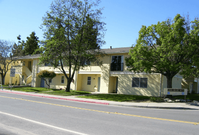 Lado Del Rio Apts