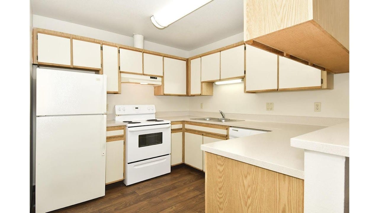 Lake Crest Apts