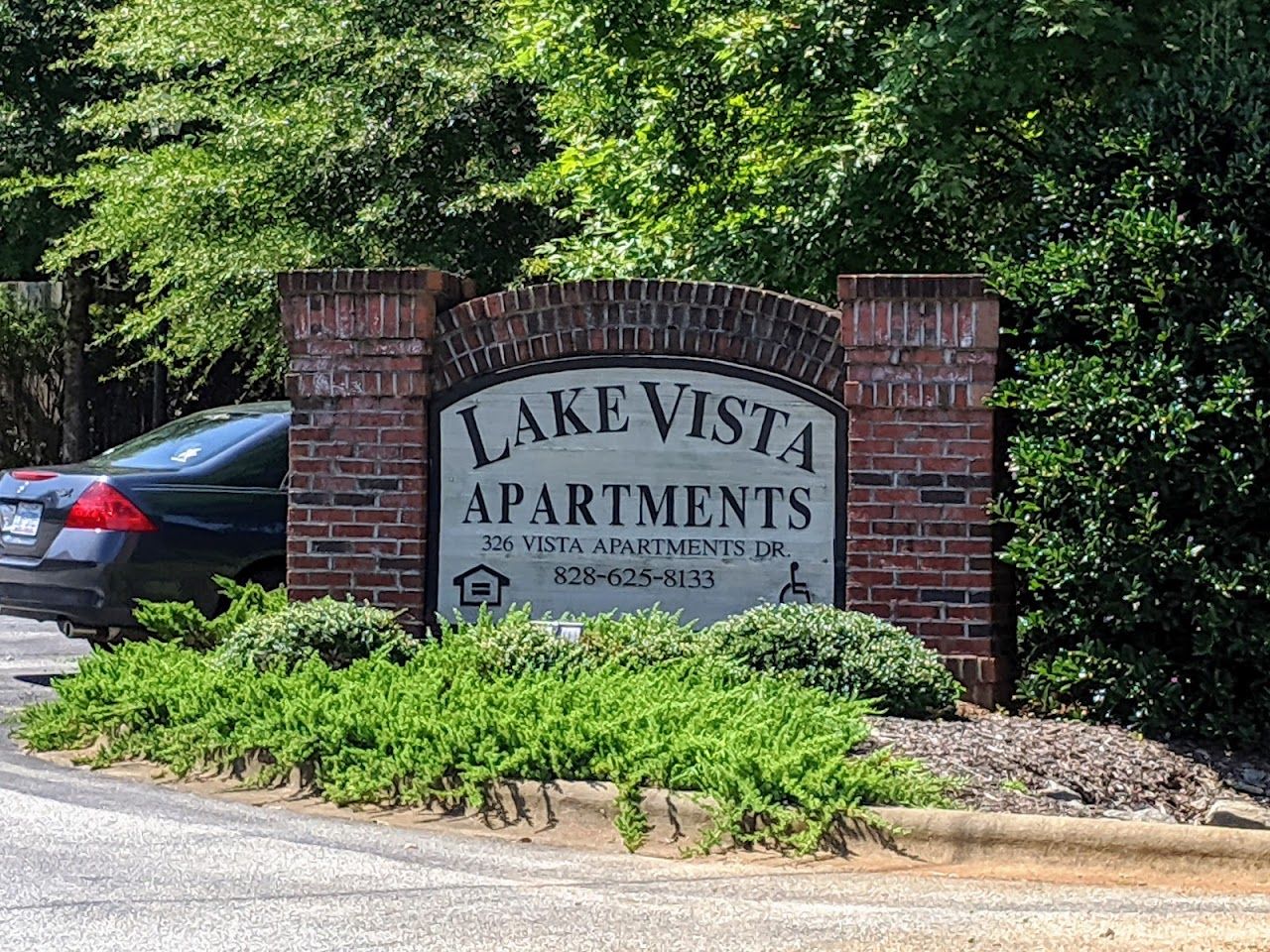 Lake Vista Apartments