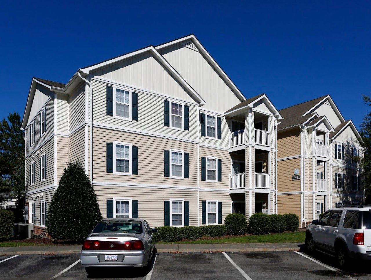 Lakemoor Apts