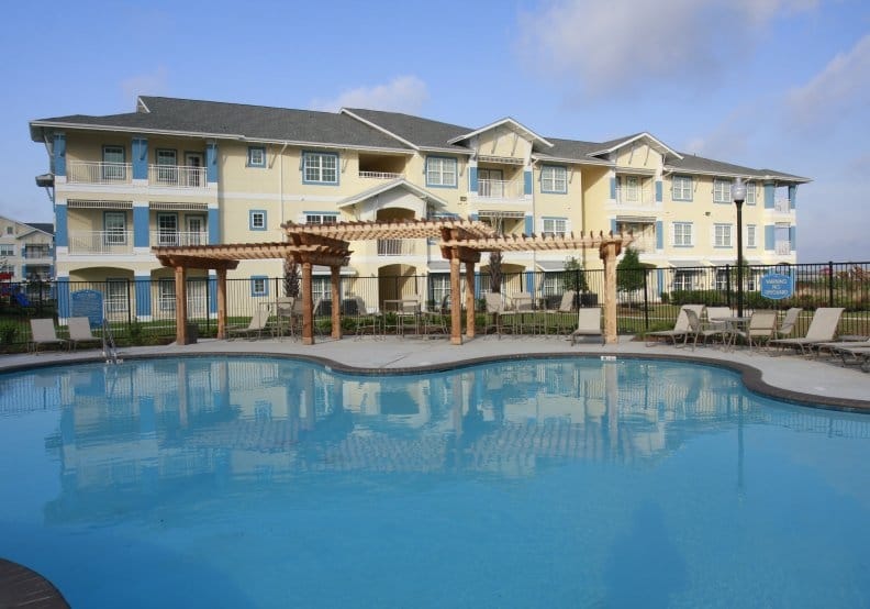 Lakeside Apts