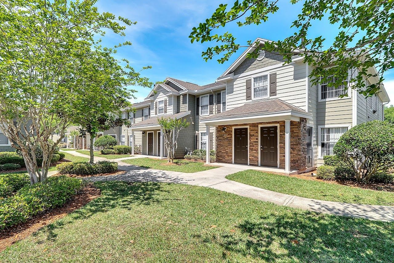 Lakeside Pointe