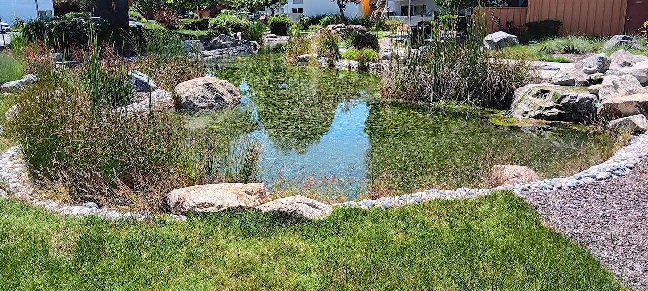 Lakeside Village Apts