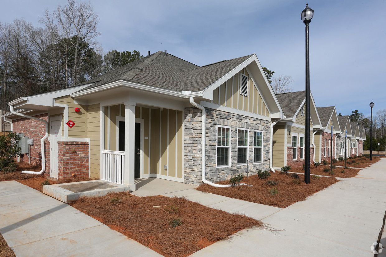 Lakeview Senior Gardens  (16 044)