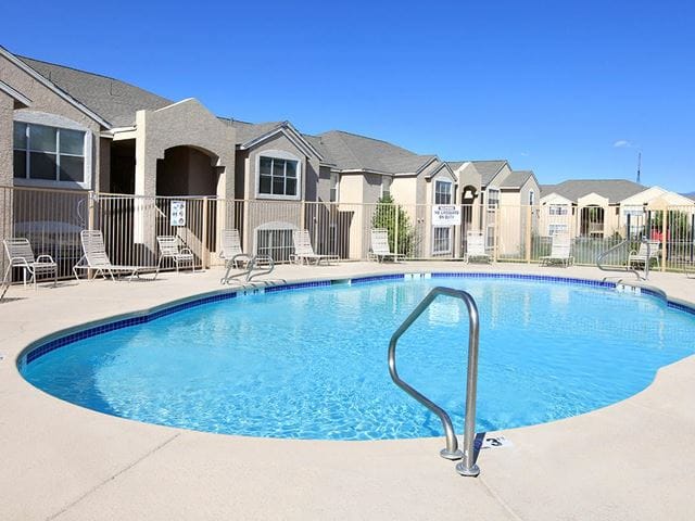 Las Lomas Apts