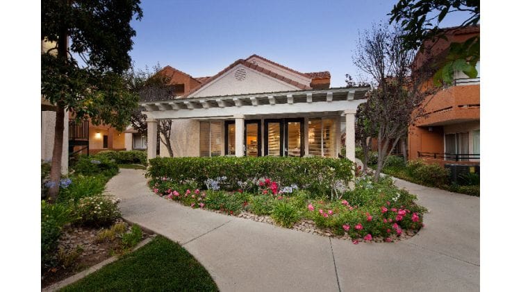 Las Serenas Senior Apts