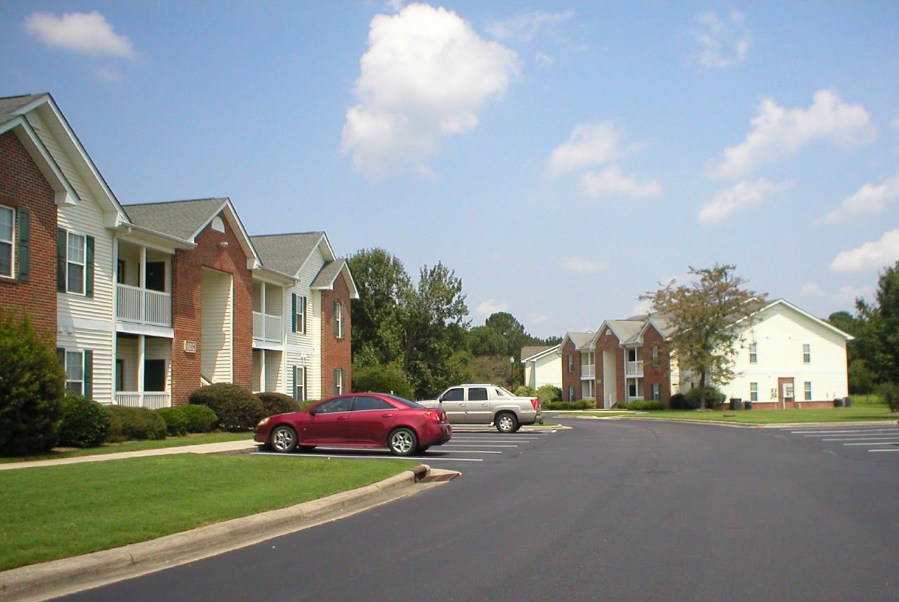 Laurel Pointe Apts