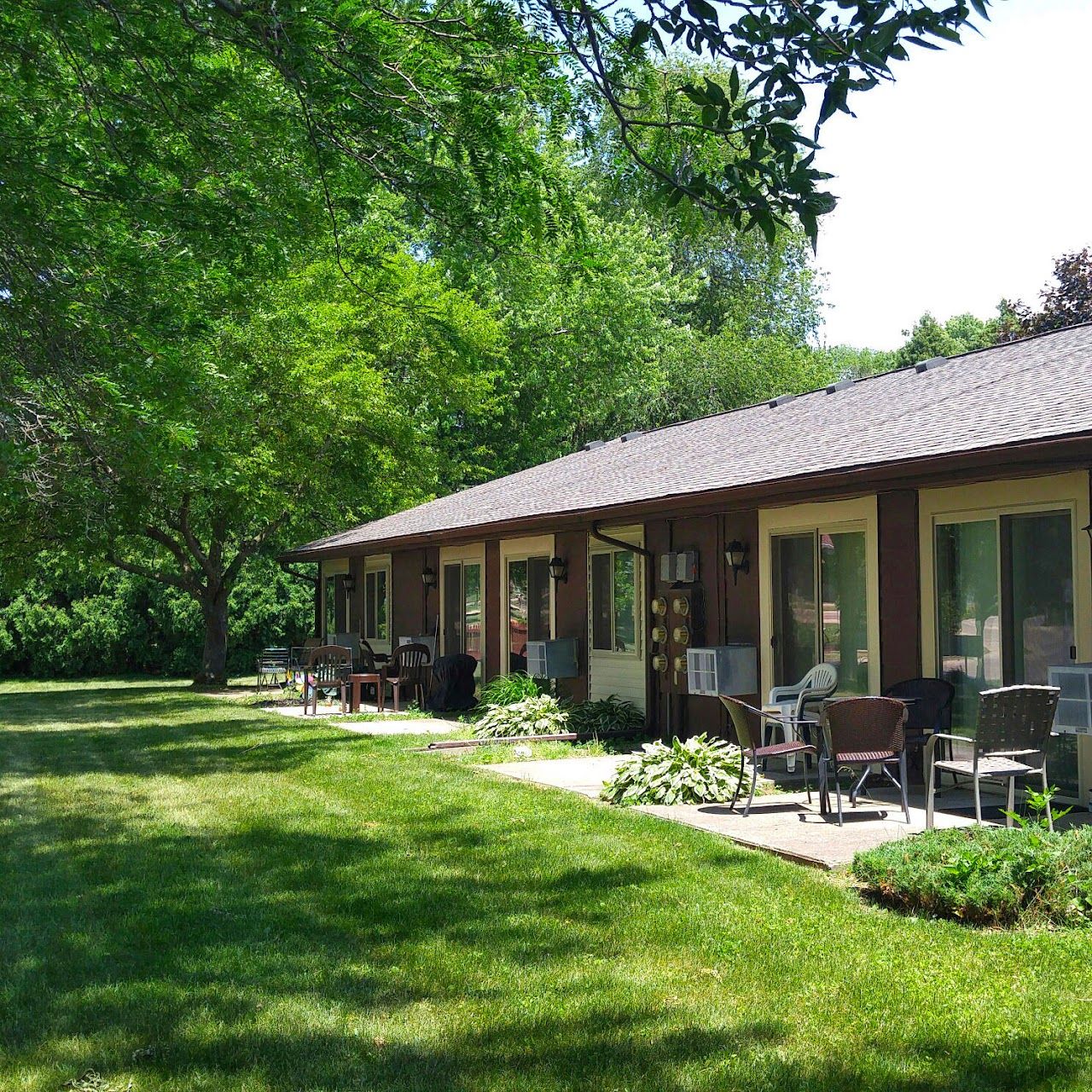 Laurelwood Apts