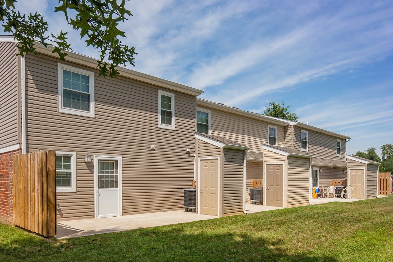 Lawrence Village Apts