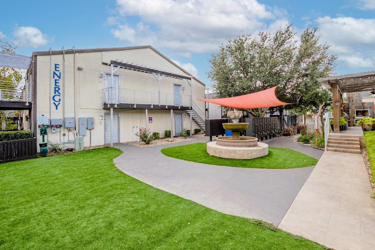 Le Baron Arms Apts